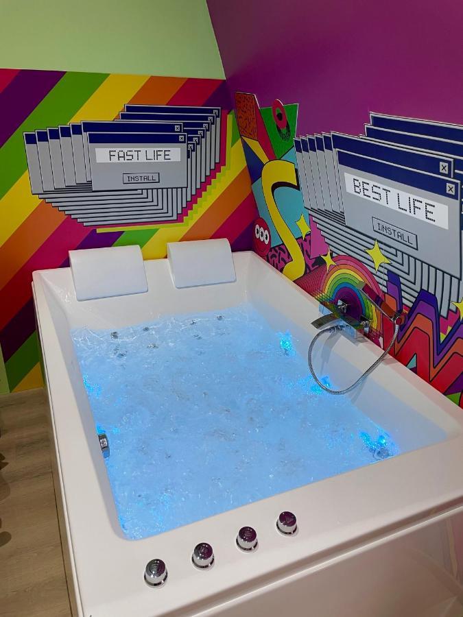 Capsule Forever Young - Jacuzzi - Sauna - Billard - Arcade De Jeux - Netflix & Home Cinema - Ping Pong Hastiere-par-dela Exterior foto